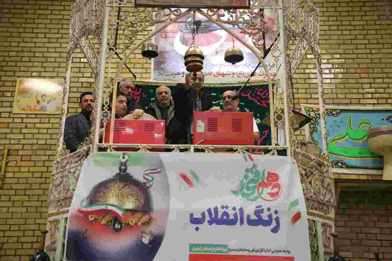   عوض نخست زنگ انقلاب را به صدا درآورد